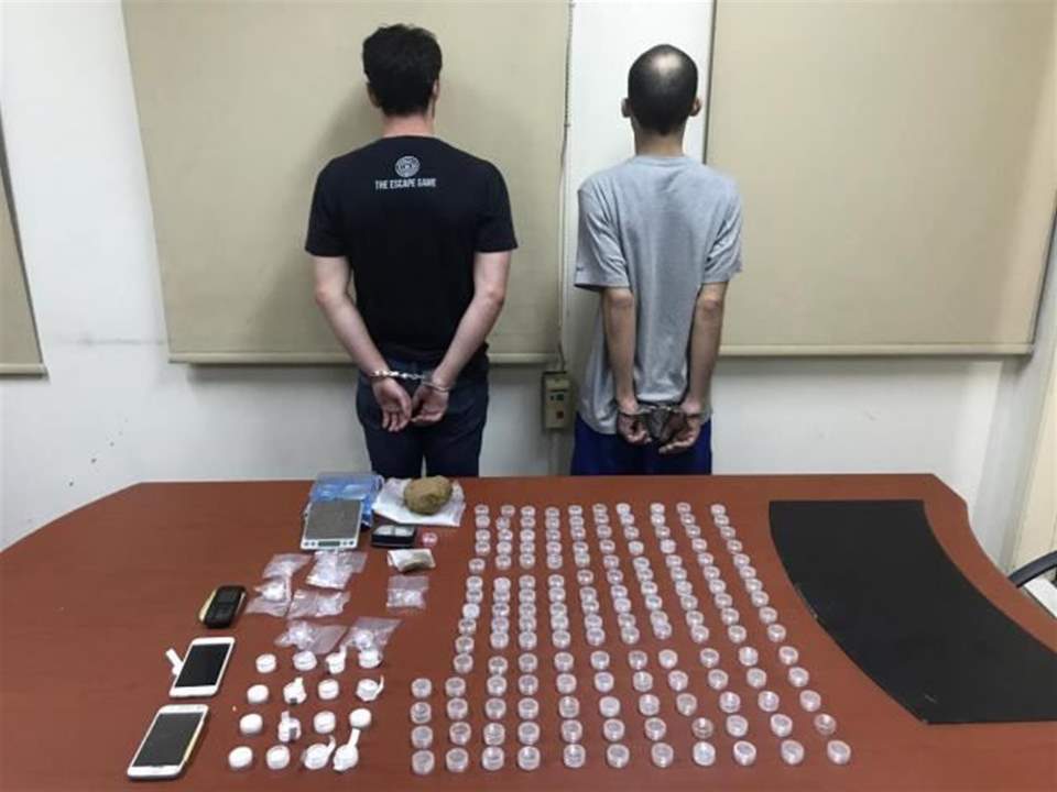 يستخدم غرفة في أحد فنادق بيروت لترويج المخدرات