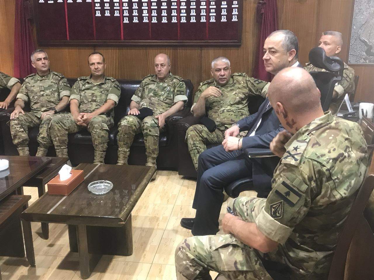 بو صعب يجتمع في هذه الاثناء مع قائد اللواء ١٢ في الجيش اللبناني في ثكنة القبة - طرابلس