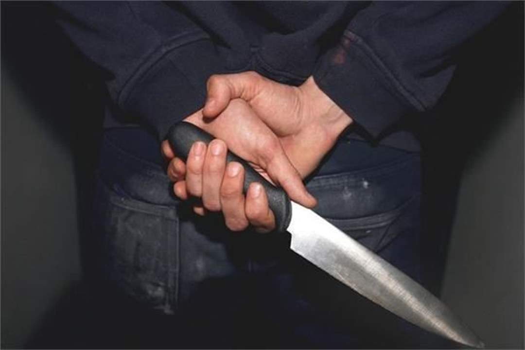 ​ شاب يذبح والده بسكين المطبخ لأنه رفض إعطاءه النقود لشراء المخدرات!