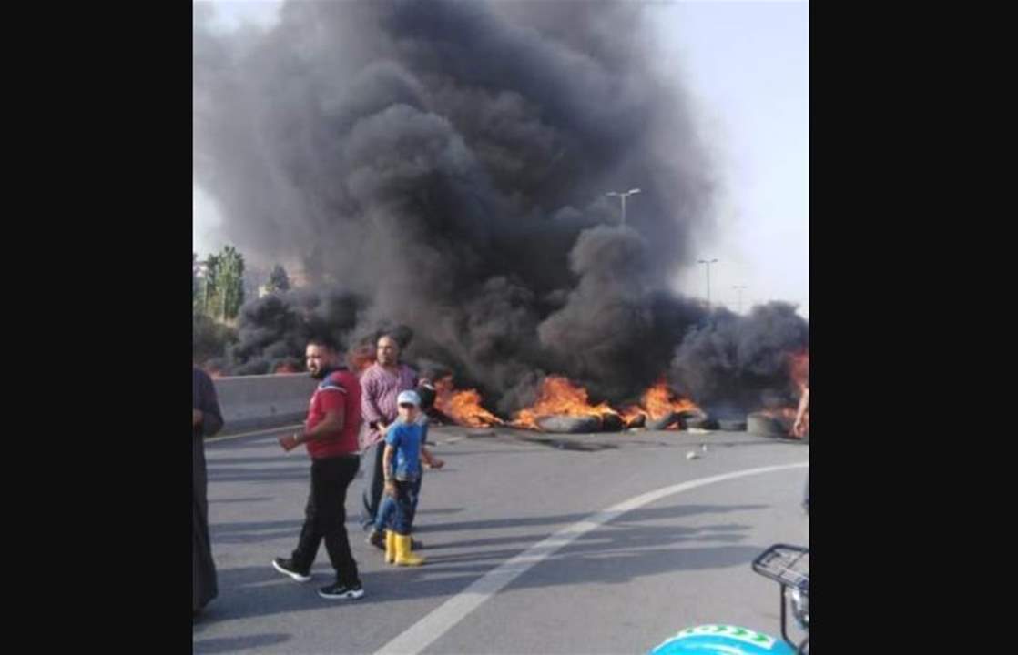 إقفال طريق زحلة احتجاجا على خطف احد أبناء العشائر العربية