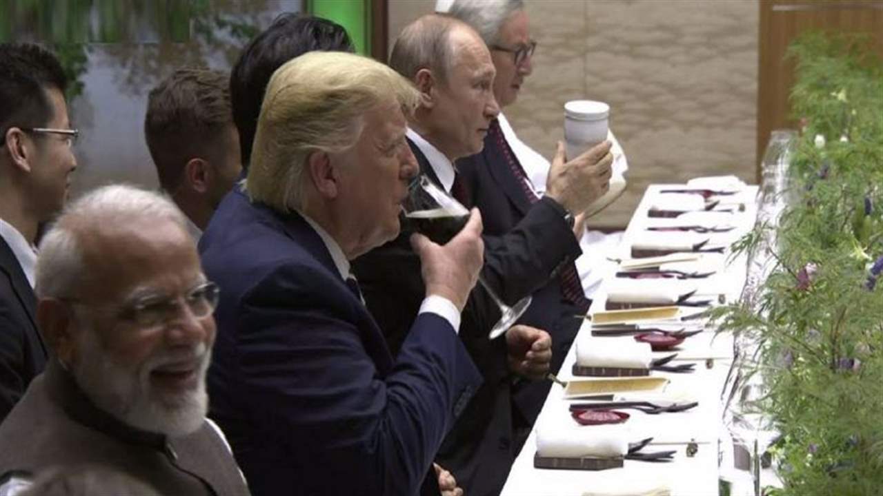 بالفيديو - لماذا أحضر بوتين كوب الشاي الخاص به إلى مأدبة عشاء قمة مجموعة العشرين‎؟