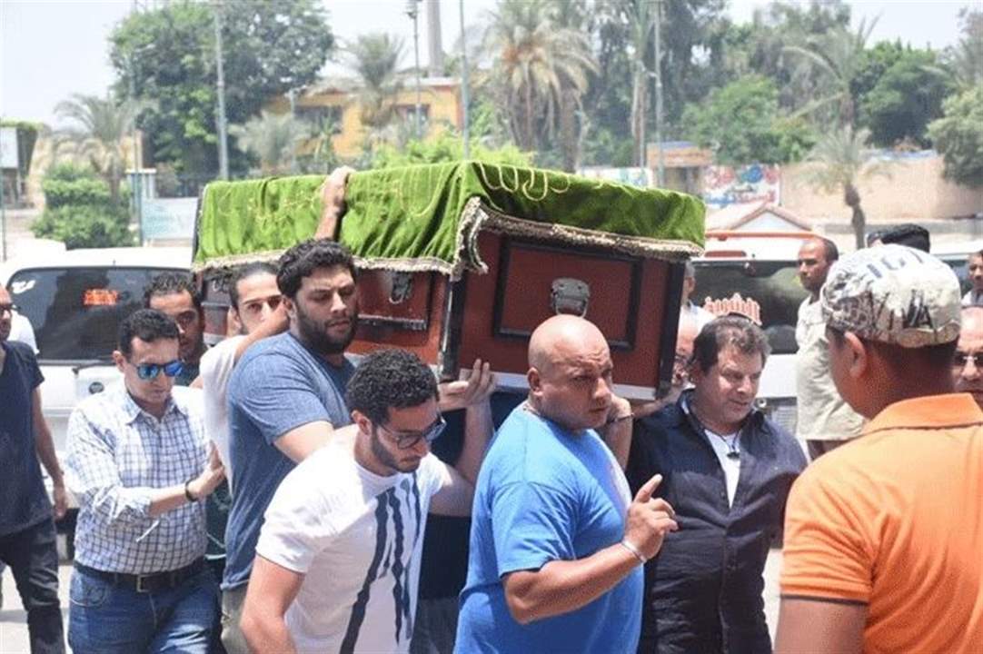 بالصور.. حضور فني متواضع في تشييع جثمان عزت أبو عوف!