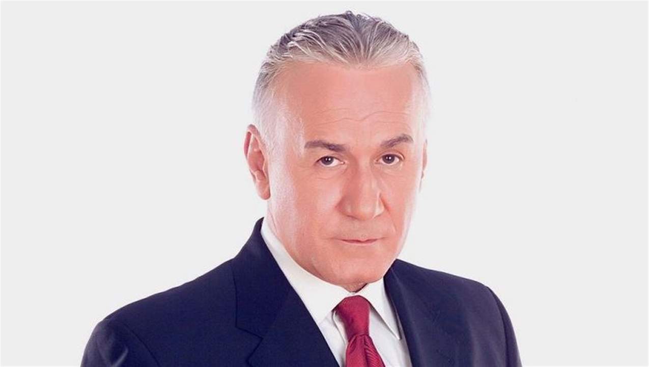 بالفيديو - عزت أبو عوف غنى واحدة من أكثر الأغاني شراً في "ديزني"!