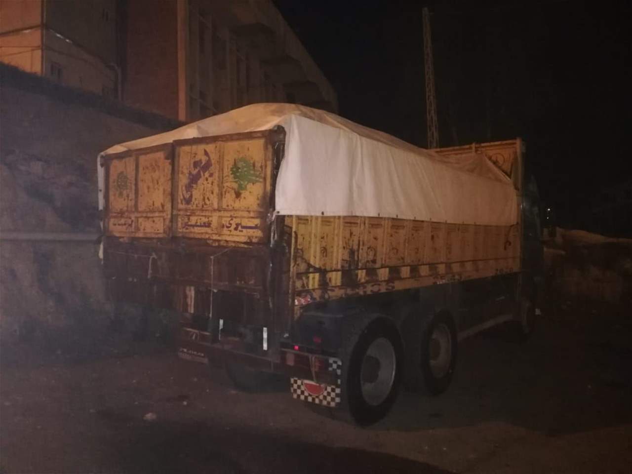 توقيف شاحنتين محملتين بالدجاج النافق في أميون