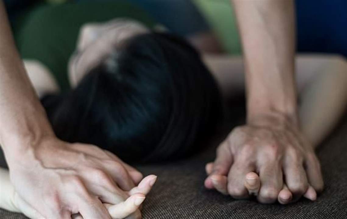 إصطحب زميلته إلى الشاطئ وإعتدى عليها في سيارته!