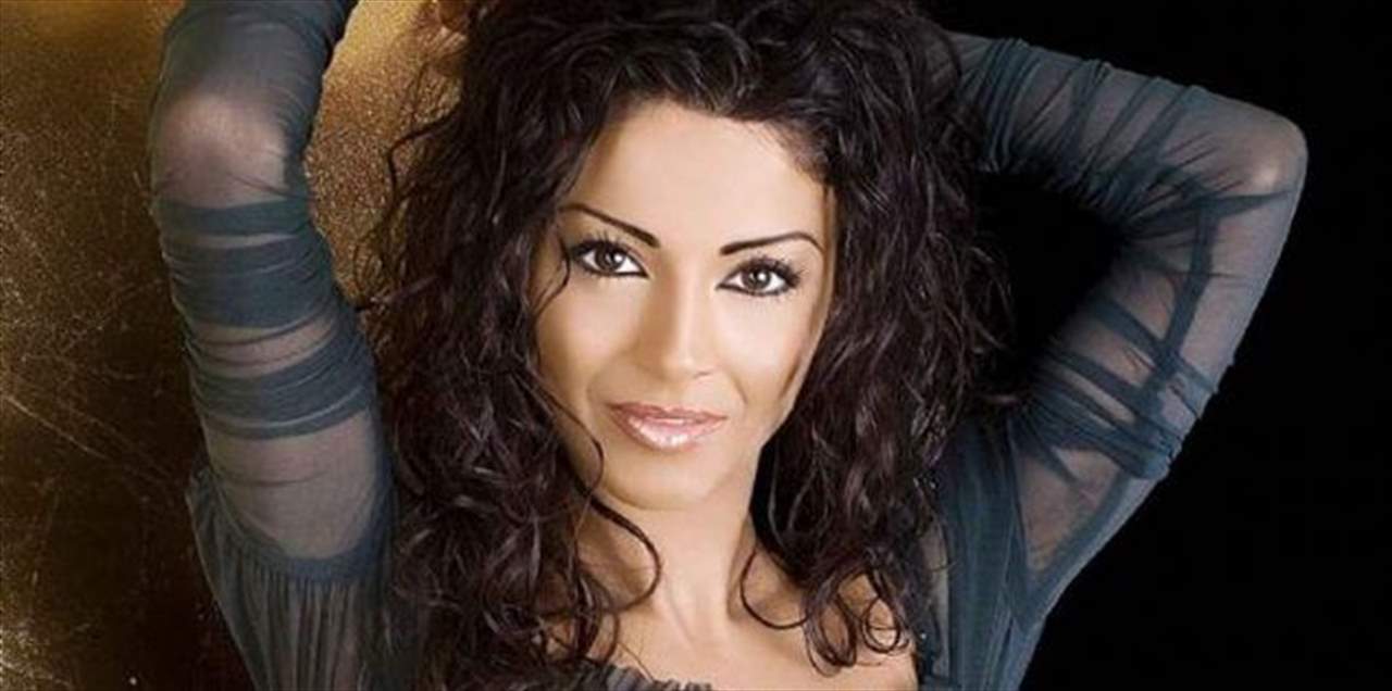 بالصور- الفنانة اللبنانية دوللي شاهين تنجو من حادث سير مروع