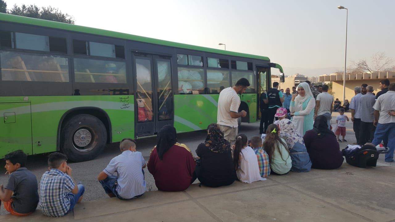 دفعات جديدة من النازحين تغادر لبنان الى سوريا 