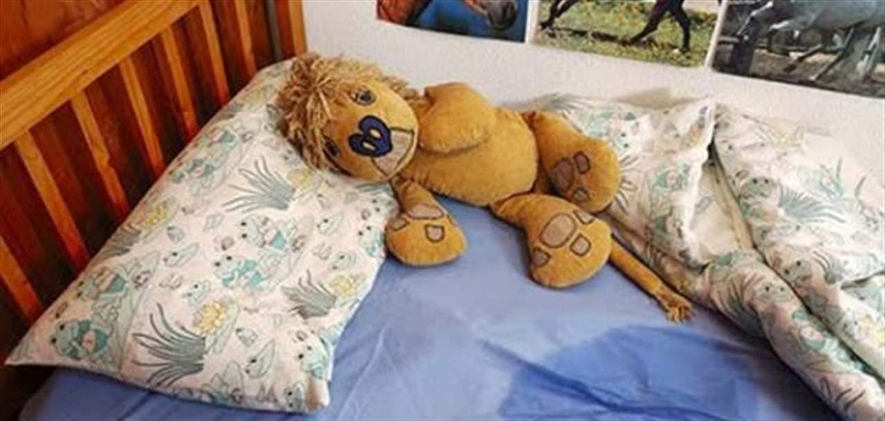 سوري يحرق طفله البالغ من العمر سنتين لأنه تبول في سريره!