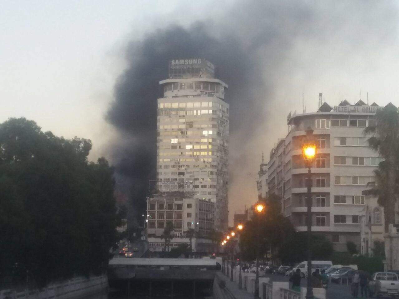 بالفيديو والصور… حريق في برج دمشق الشهير وسط العاصمة السورية