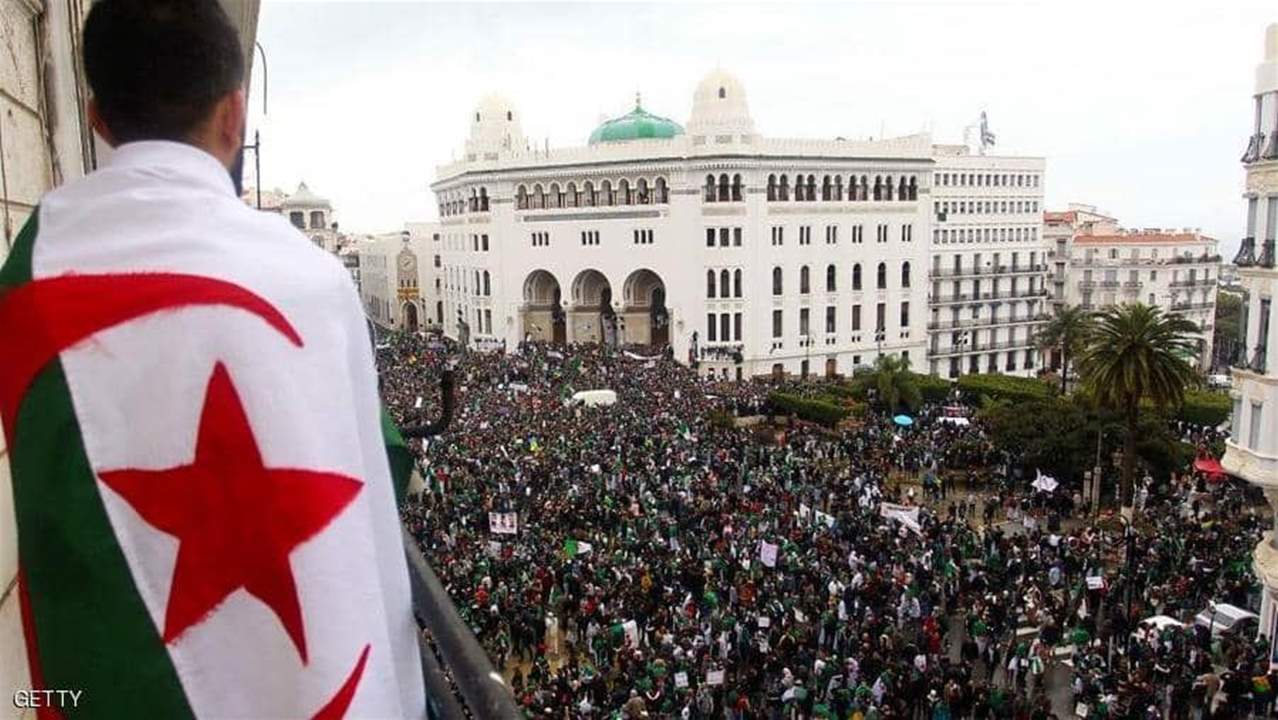 إحباط مخطط إرهابي لاستهداف المتظاهرين بعبوات ناسفة في الجزائر