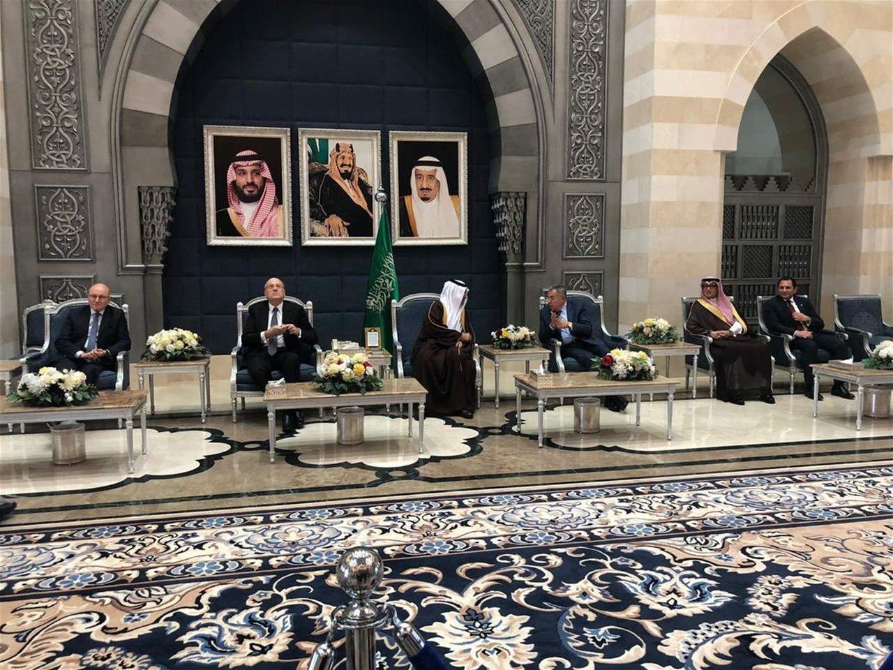 وصول ميقاتي والسنيورة وسلام الى مطار جدة