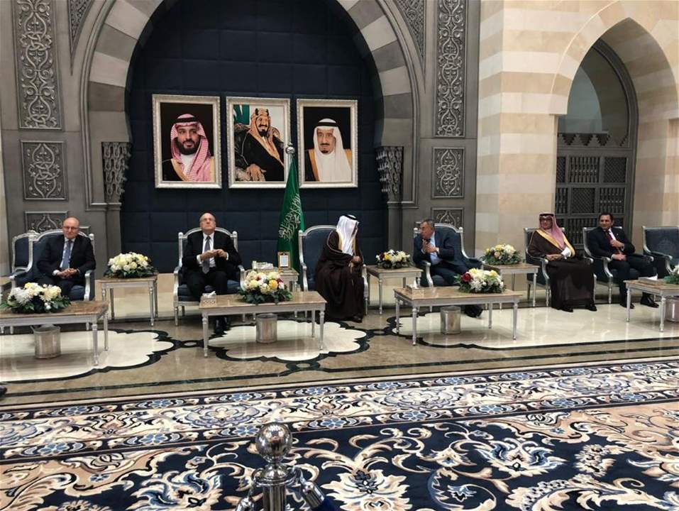 لقاء الرؤساء سلام ميقاتي والسنيورة مع الملك السعودي سلمان بن عبد العزيز لا يزال مستمراً في قصره في جدة منذ الحادية عشرة في حضور وزير الخارجية ووزير الدولة السعودييْن والسفير السعودي في لبنان والمستشار في الديوان الملكي نزار العلولا ومساعد سكرتير المل