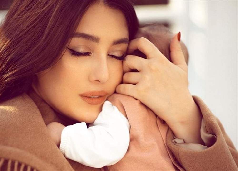 كندة علوش: لا أسمح لأحد أن يلمس ابنتي!