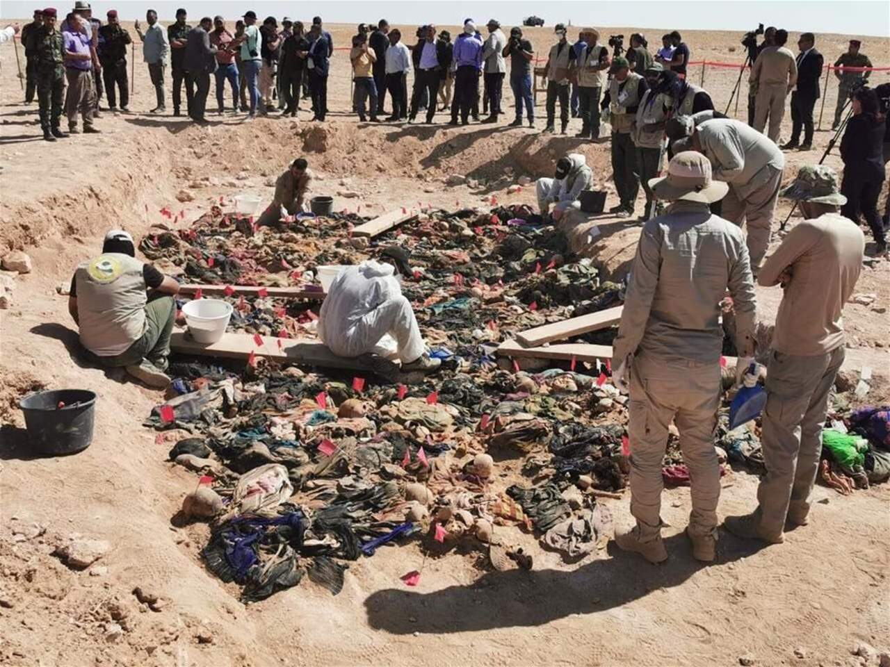 مقبرة جماعية لأطفال أعدموا بالرصاص في العراق!