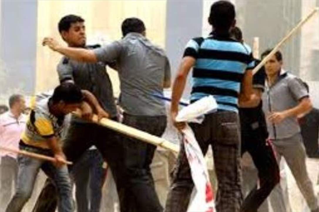 "بلطجية" يعتدون على فنان مصري داخل شقته!