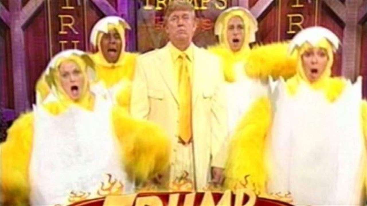 فيديو قديم لترامب يرقص محاطاً بـ"الصيصان" في افتتاح مطعم له