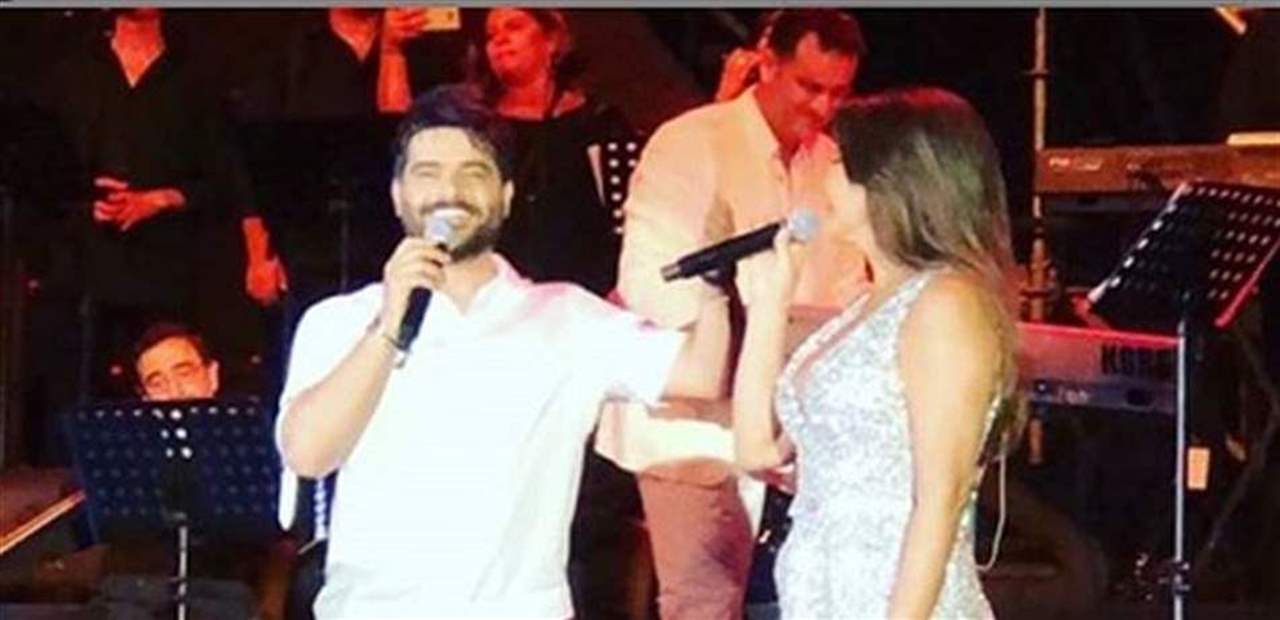 بالفيديو - ناصيف زيتون يفاجئ إليسا ويغازلها على المسرح: "يقبرني الله"!