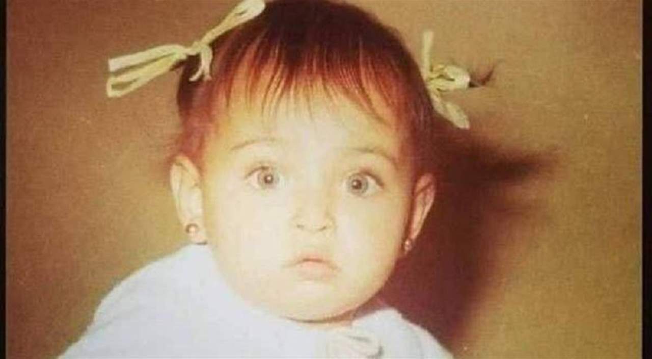 خمنوا من هذه الطفلة التي أصبحت ممثلة سورية مشهورة 