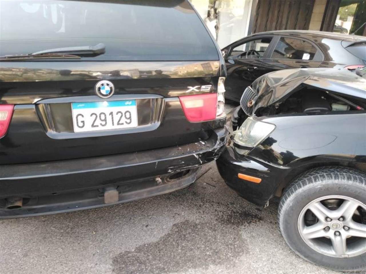 جريحة في حادث سير بين 3 سيارات على طريق عام كوسبا