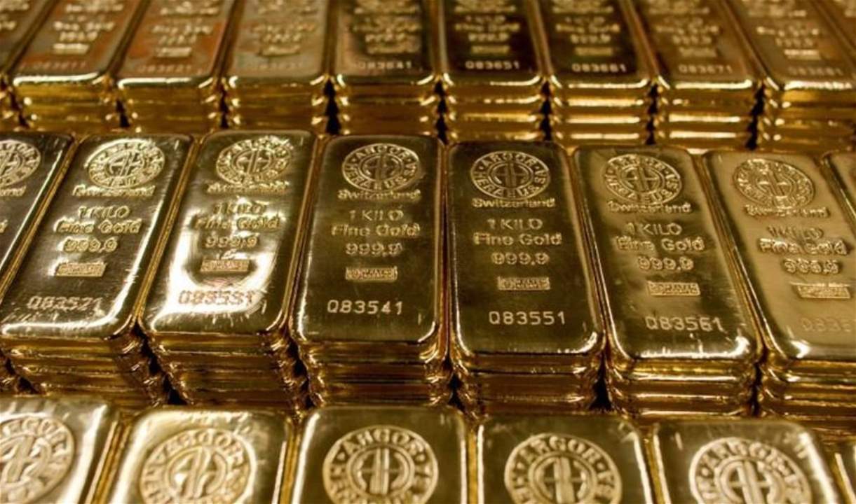 الذهب ينخفض مع صعود الدولار