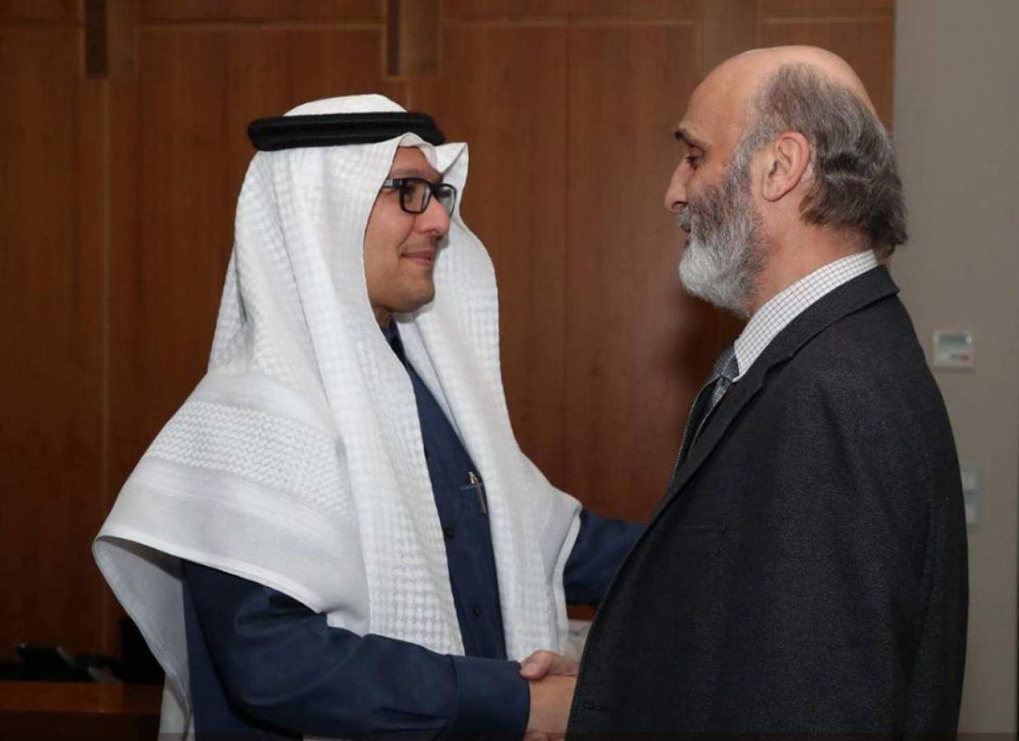 جعجع يستقبل السفير السعودي وليد بخاري في دارته في معراب 