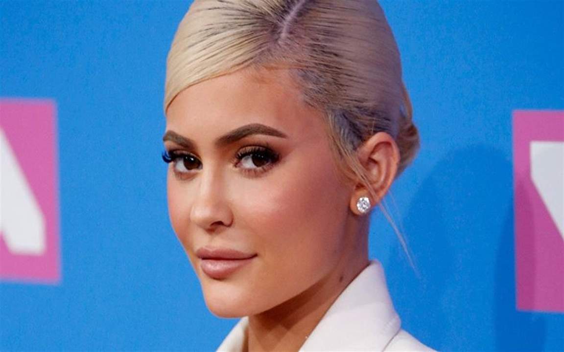 كايلي جينير على غلاف مجلة "بلاي بوي".. إيحاءات جنسية وعري