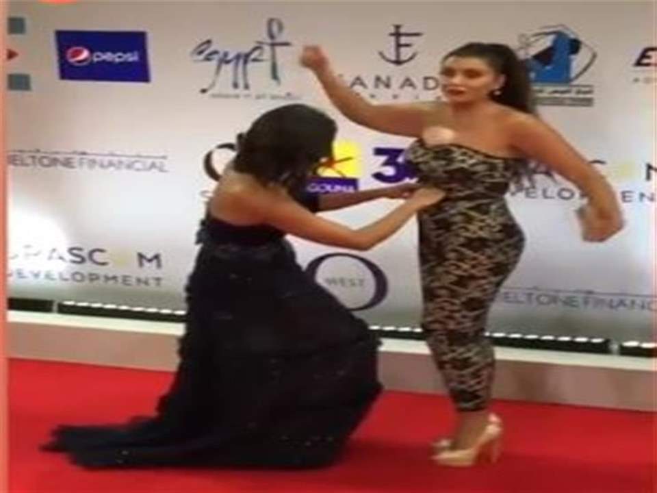 موقف محرج واجهته فنانة شهيرة بسبب لباسها في مهرجان الجونة
