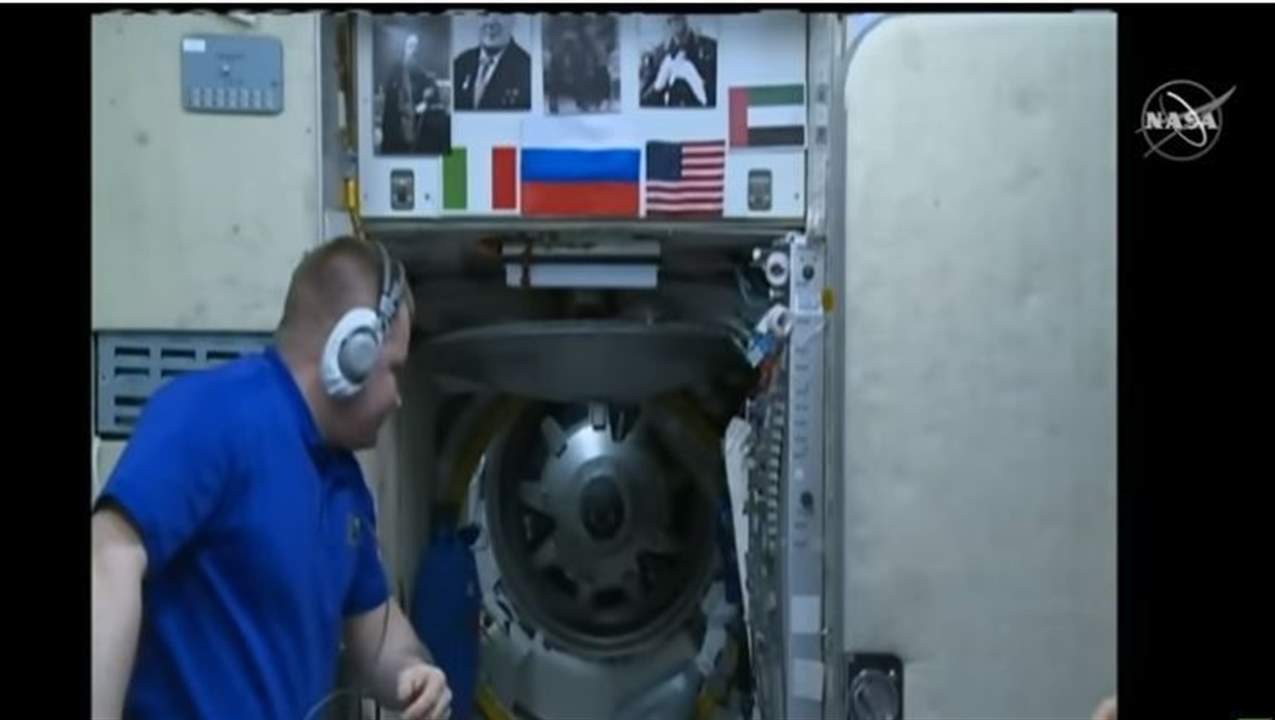 بالفيديو - لحظة وصول أول رائد فضاء إماراتي إلى محطة الفضاء الدولية