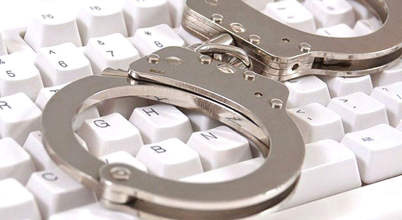 بالصور - غرّد عن الشح بالدولارات فاستدعاه مكتب جرائم المعلوماتية! 