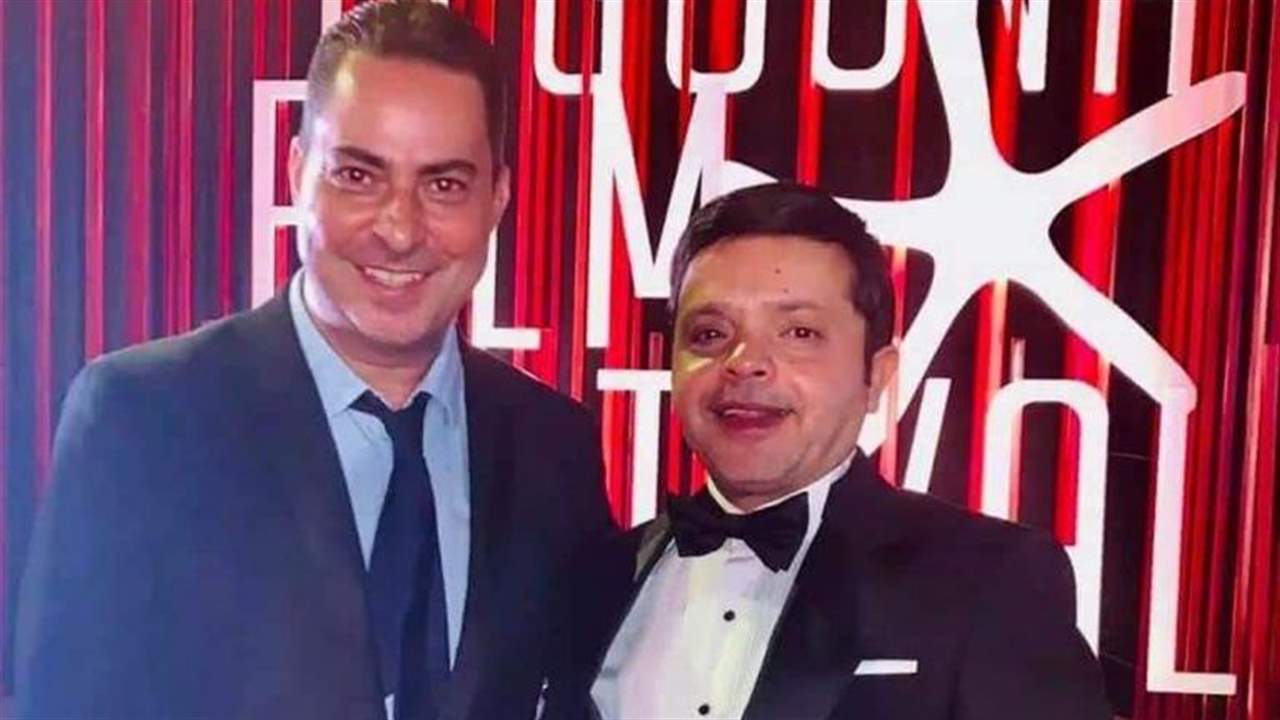 محمد هنيدي في موقف محرج بعد انتشار صورة له مع إعلامي يحمل الجنسية "الإسرائيلية"!
