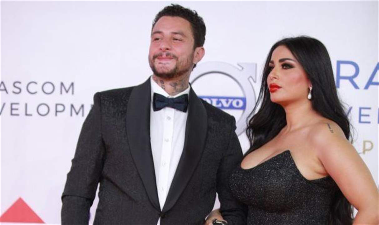 قبلة حميمة من أحمد الفيشاوي لزوجته تثير الجدل