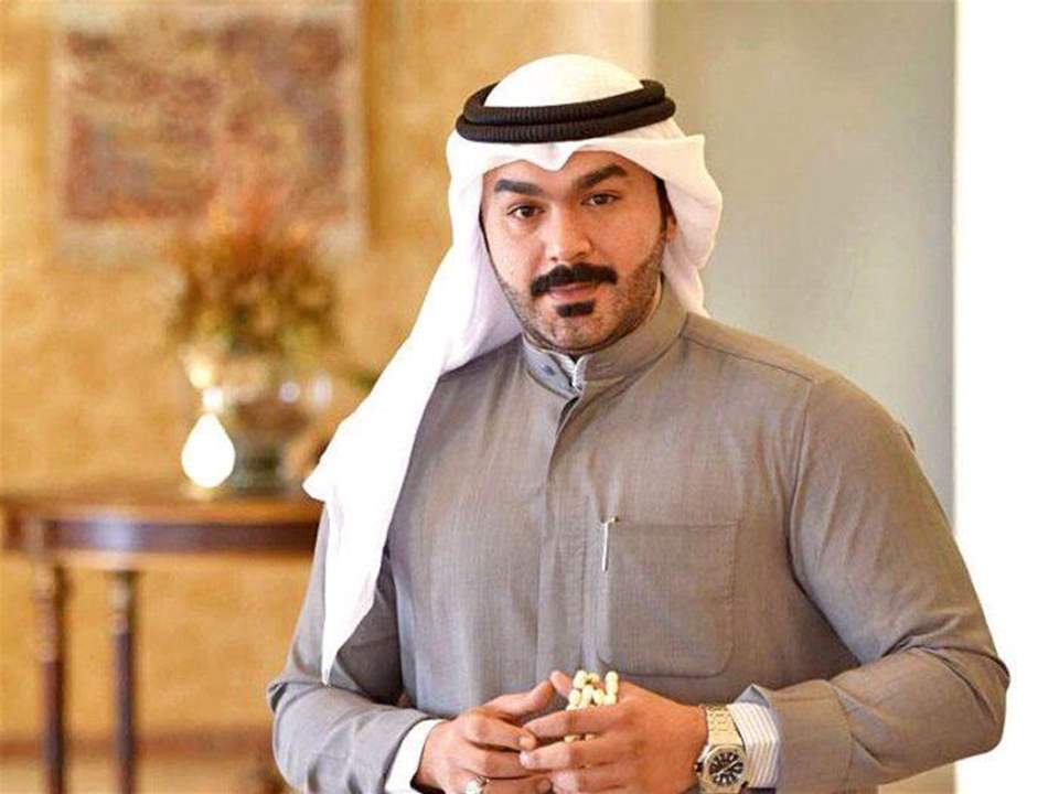 ممثل مشهور يرد على زميلته: "قادر أشتري بيتكم وحوله لقهوة وتشتغلوا عندي"