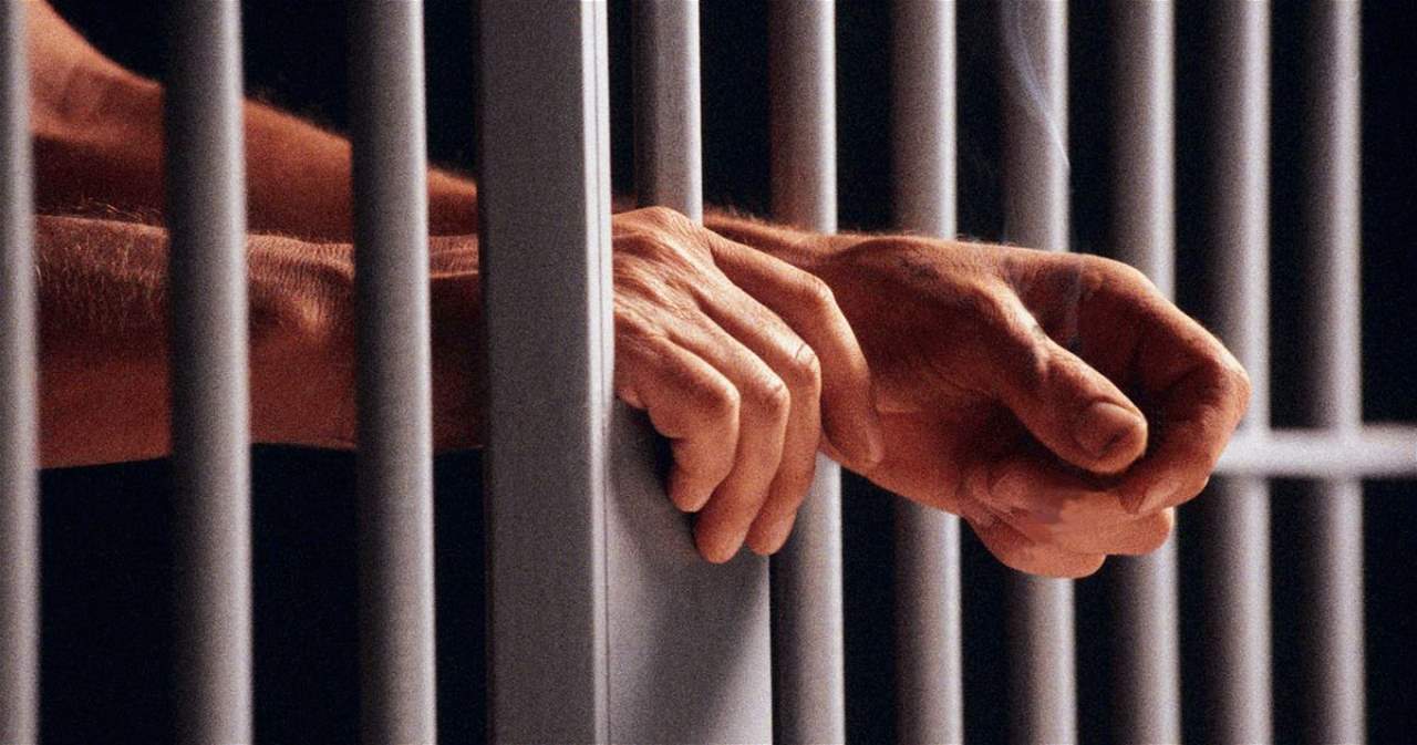 والد تلميذة اعتدى بالضرب على أستاذ الرياضة في مدرسة بالأشرفية... والمحكمة تصدر حكماً بسجنه 