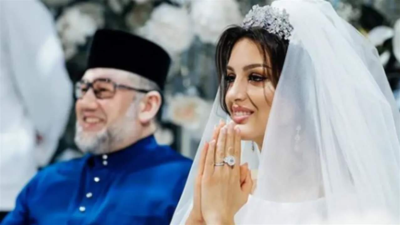  طليقة ملك ماليزيا السابق تبيع خاتم زواجها لسداد فواتير طبية! 