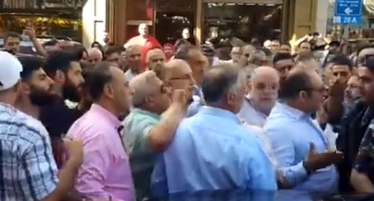 بالفيديو - إشكال وتلاسن بين النائب أسامة سعد والقوى الأمنية في صيدا 