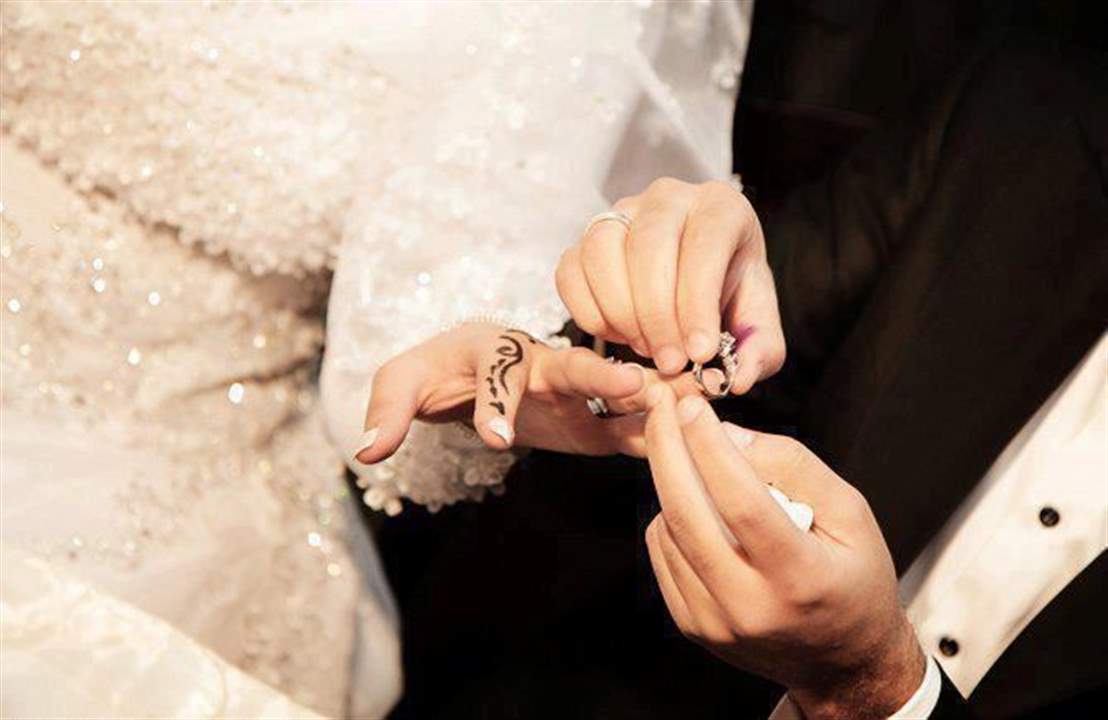 بعد ساعات من الزفاف... عريس يتعرّض لضرب مبرح من أهل العروس! 