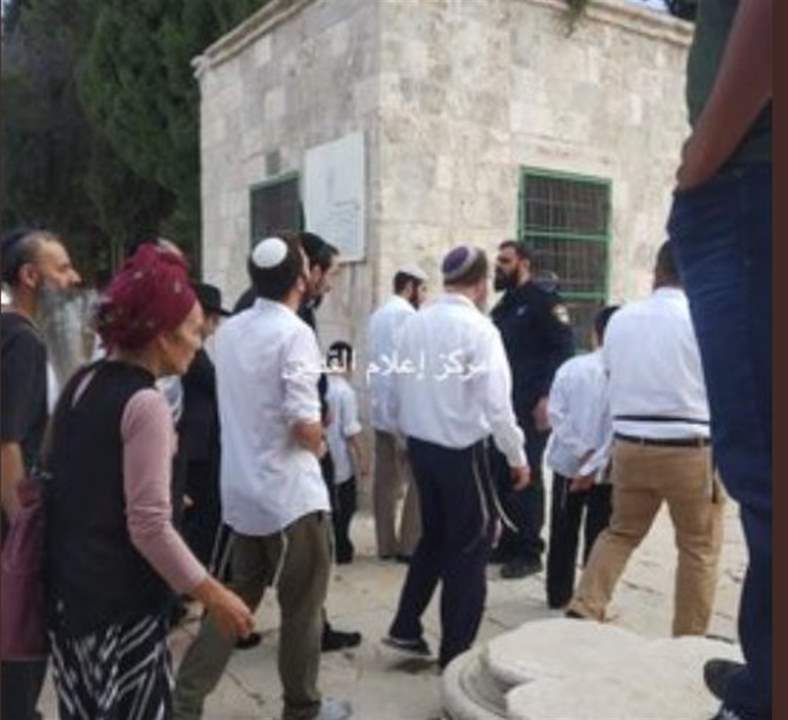  مستوطنون يقتحمون باحات المسجد الأقصى في القدس بحماية قوات الاحتلال  الاسرائيلية 