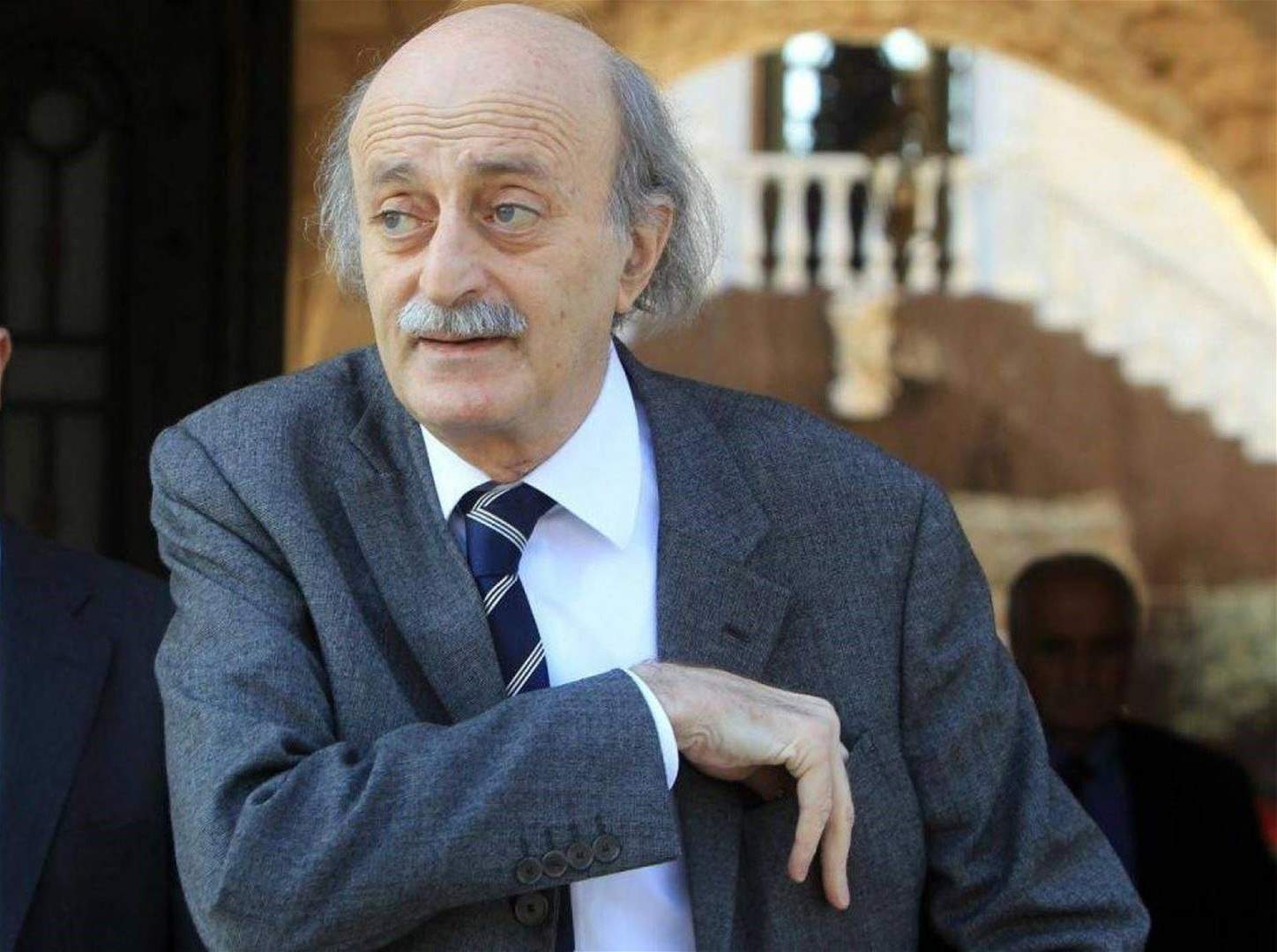 جنبلاط: مهما كانت قدراتكم في تزوير التاريخ والإرهاب والاعتقال والقمع والقتل تذكروا أنه مرت ظروف أصعب وأقسى علينا ولا مانع لنا أن نواجه وحدنا .نحن من مدرسة كمال جنبلاط الذي قال "إن الحياة انتصار للأقوياء في نفوسهم لا للضعفاء"