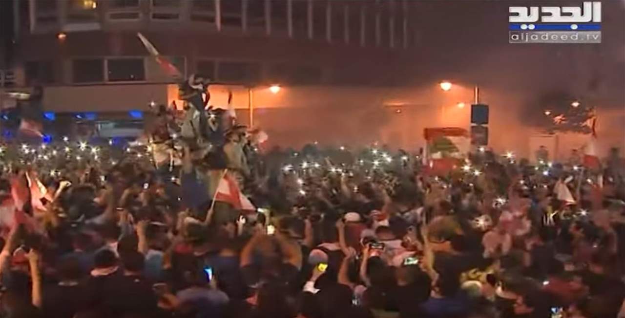 أغنية فيروز "بحبك يا لبنان" تصدح في رياض الصلح