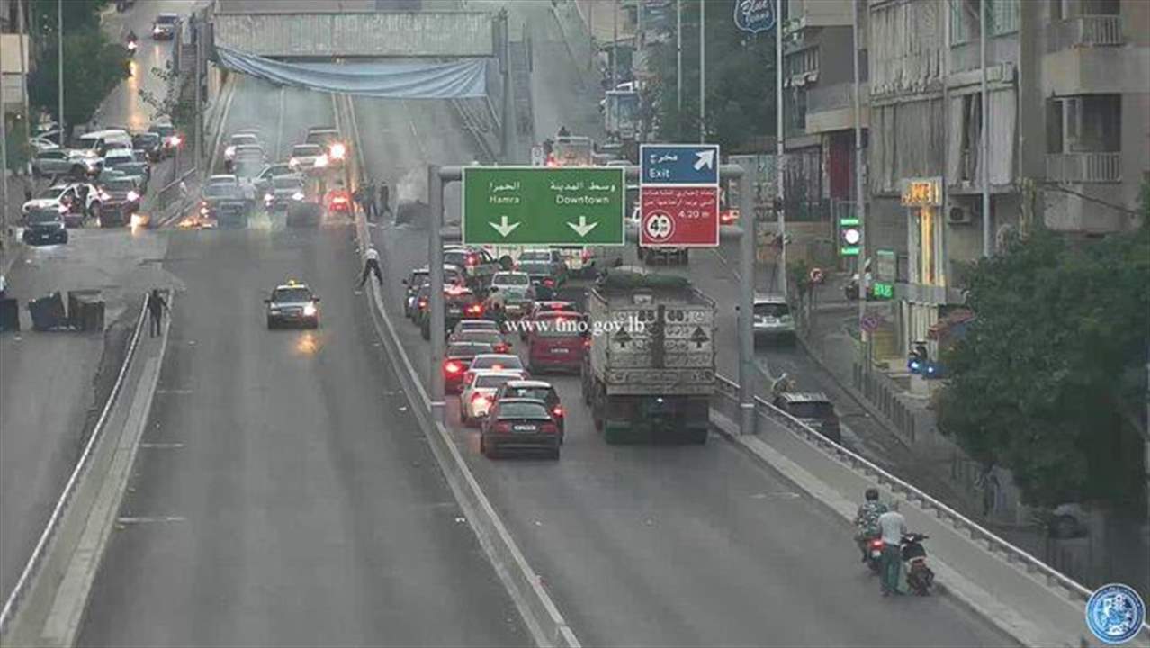قطع السير على جسر الكولا في بيروت بالاتجاهين