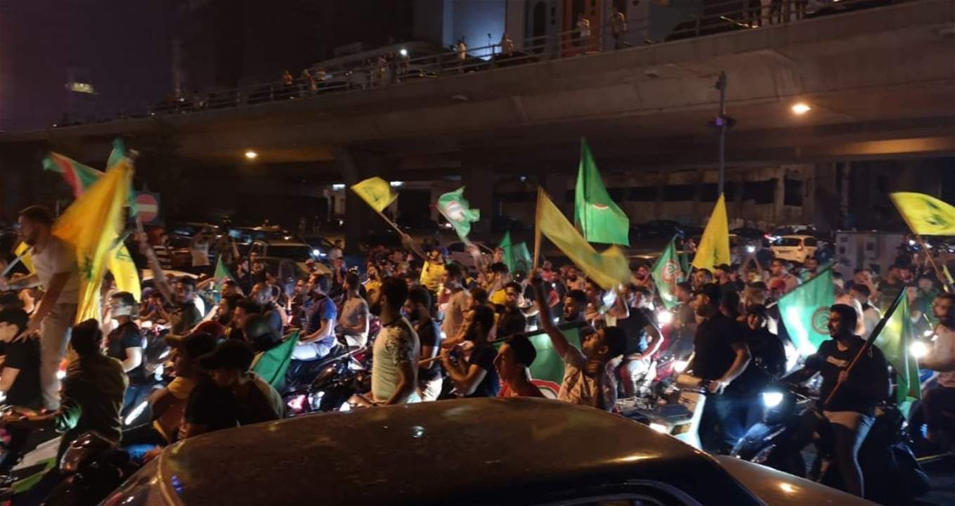 بالفيديو - دراجات نارية ترفع أعلام "حركة أمل" و "حزب الله" تجوب شوارع بيروت