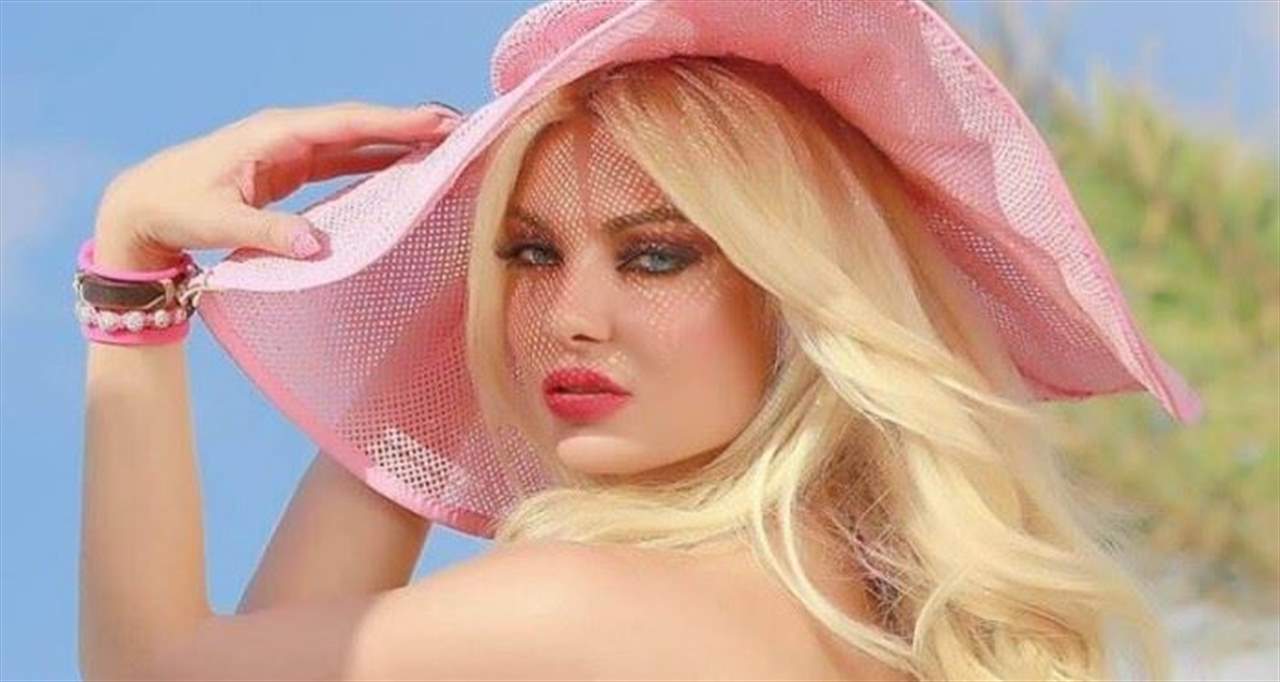 ميريام كلينك شبه عارية بحمالة الصدر!