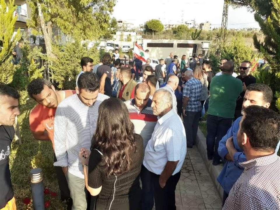اعتصام تحت شعار أحد توحيد الساحات في برجا: إما أن نكمل لنصل وإما نموت ونحن نحاول