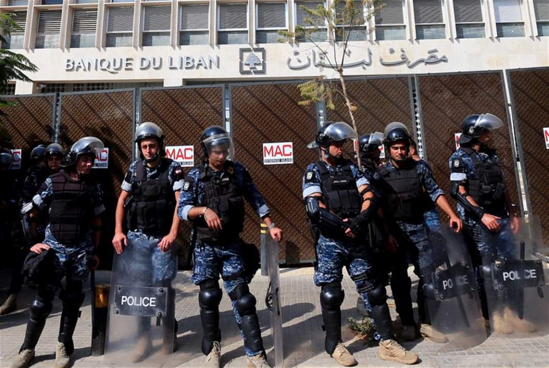 المصارف ترفض طلبات بسحب 7 مليارات دولار إلى الخارج