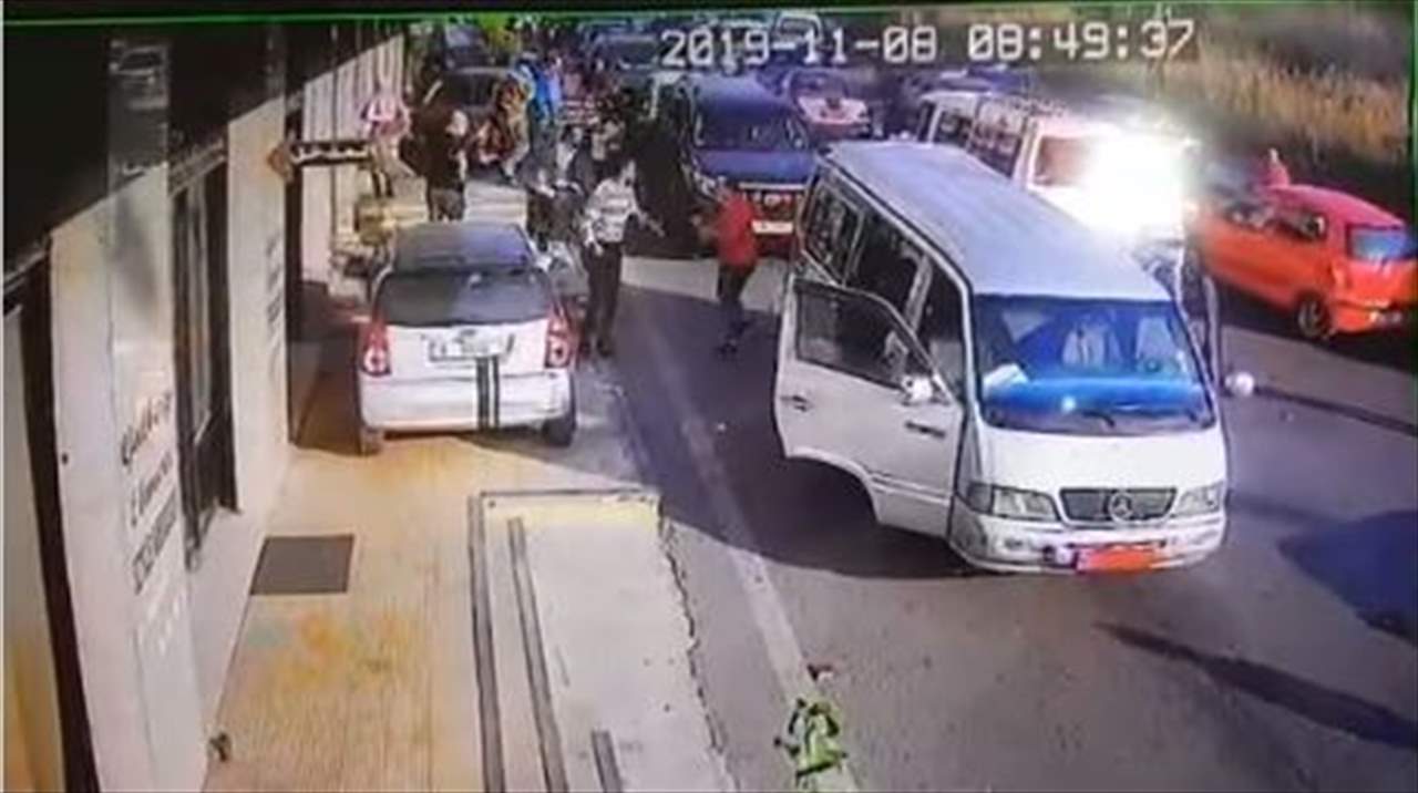  اشكال وتضارب بالعصي على طريق الحدث - الشويفات 