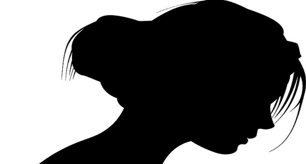 فنانة مشهورة تصدم الجمهور بفيديو لها.. شبه عارية على السرير!