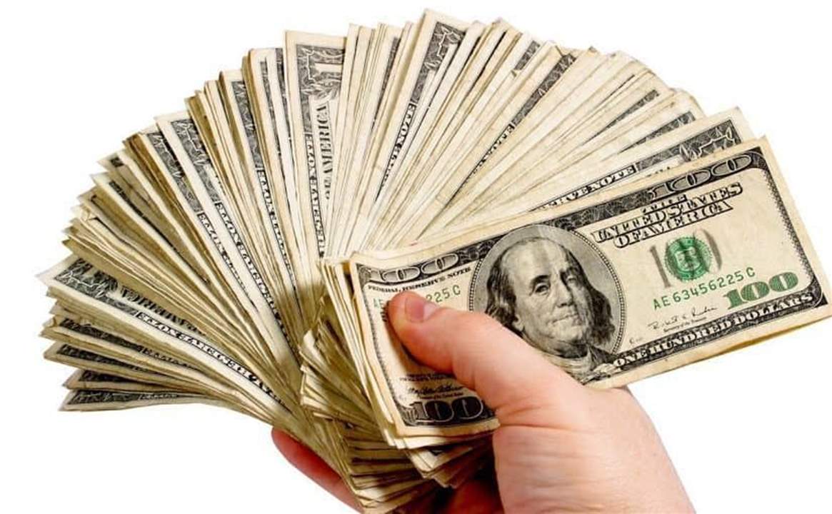 ناشطة سعودية تطلب 200 ألف دولار للتحدث عن حياتها الخاصة 