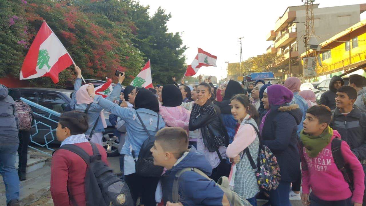 مراسل "الجديد" من طرابلس: طلاب مدارس البداوي الرسمي والمهني يتوقفون عن التعليم ويعلنون الاضراب تضامنا مع الحراك الشعبي