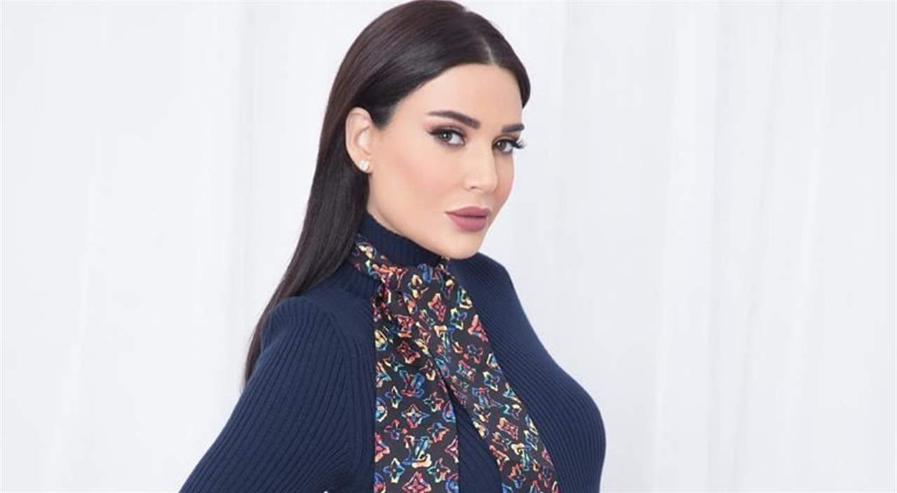 سيرين عبد النور تضج أنوثة بالأحمر في الميلاد 