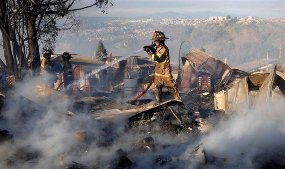 بالفيديو-  حريق يدمر عشرات المنازل في تشيلي